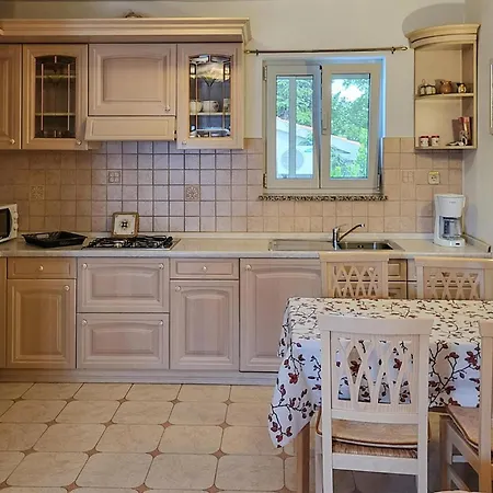 2 Bedroom Gorgeous In *