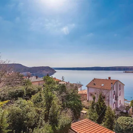 2 Bedroom Gorgeous In Jadranovo