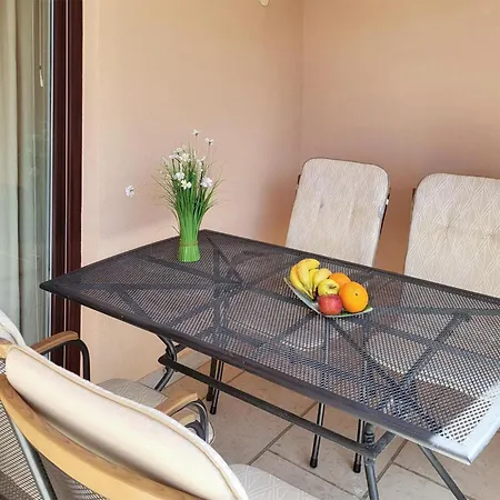 2 Bedroom Gorgeous In Appartamento