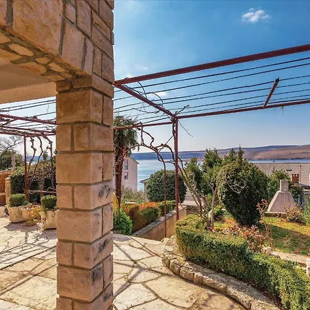 2 Bedroom Gorgeous In Appartamento