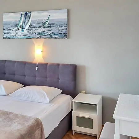 2 Bedroom Gorgeous In Апартаменты Ядраново
