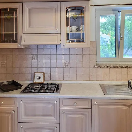 2 Bedroom Gorgeous In Апартаменты Ядраново
